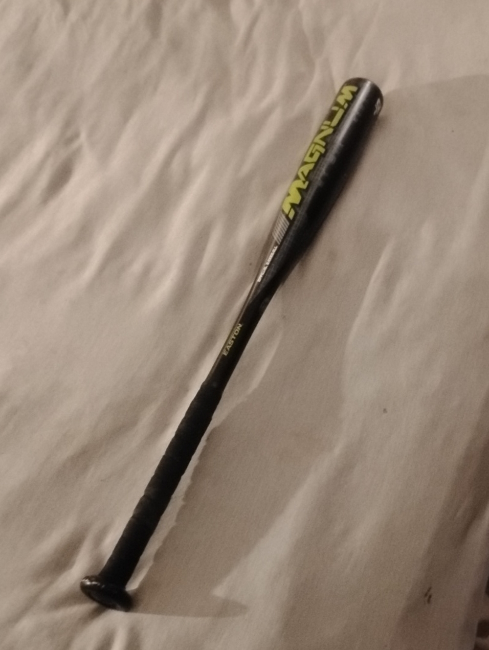 Easton Magnum Youth Baseball Bat